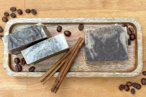 Naturseife: KAFFEE-ZIMT-SEIFE - Muntermacher-Seife - Mit feingemahlenem Kaffee und Hafer - Als Peelingseife oder für besonders schmutzige Hände